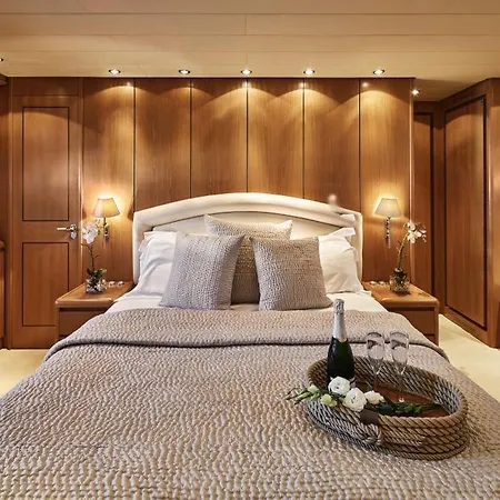 Bateau-hôtel Gremat Cannes