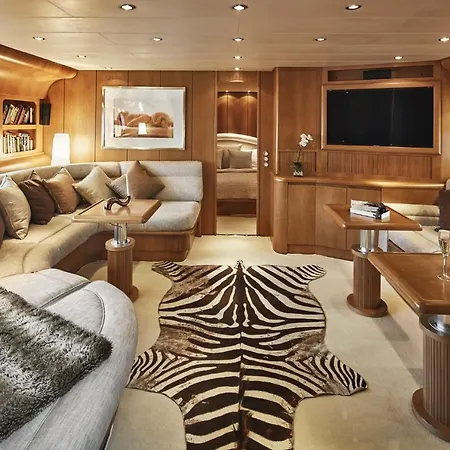 Botel Gremat Cannes